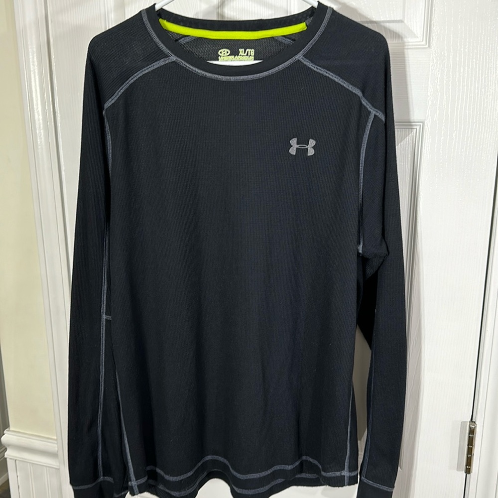 Under Armour Men’s long sleeve shirt. XL UA Catalyst - excellent condition.